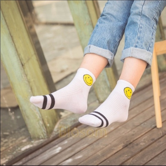 😊❣️Smiley Face Happy Sox 1pr😊🎶Happy😊 - Picture 2 of 3